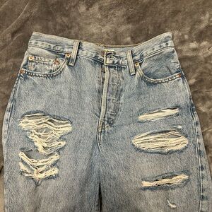 Levi Light Wash Distressed High-Waist Jeans Ribcage Straight Ankle